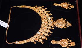 Best designer collection of gold necklace jewellery in Bhiwandi, Thane and Mumbai