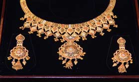 Best designer collection of gold necklace jewellery in Bhiwandi, Thane and Mumbai