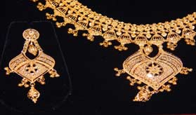 Best designer collection of gold necklace jewellery in Bhiwandi, Thane and Mumbai