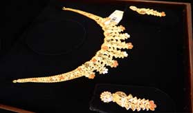 Best designer collection of gold necklace jewellery in Bhiwandi, Thane and Mumbai