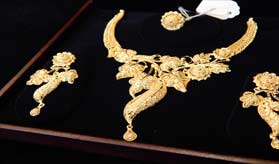 Best designer collection of gold necklace jewellery in Bhiwandi, Thane and Mumbai